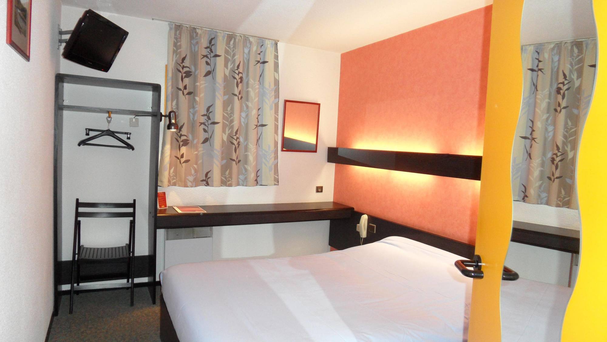 Hotel Campanile Bourges Nord - Saint-Doulchard Exterior foto